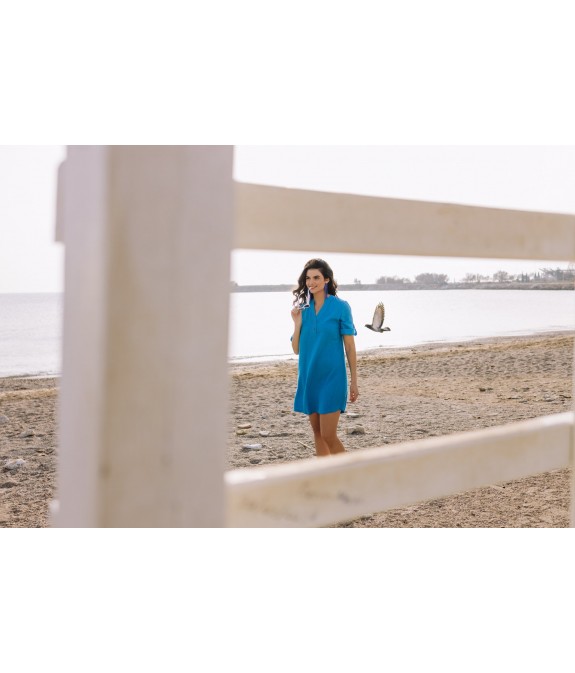 Linen dress with blue buttons